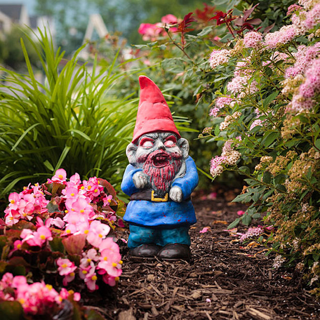 b36079a4-ab38-4ebc-8a0a-ba3ee51b9d5e_f439_zombie_garden_gnomes_inuse